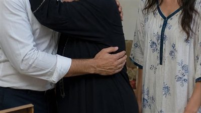 فتاة تقع في حب رجل كبير 
