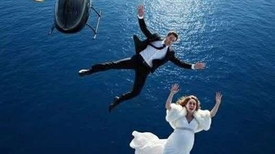 دفع مليونير زوجته الحامل ذات الثراء من الطائرة 